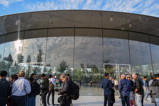 apple-park-photo-steve-jobs-theater-ceiling-press-510×0-1